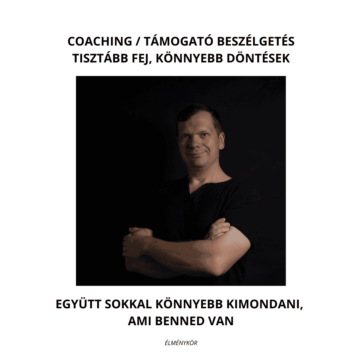 Férfi portré karba tett kézzel sötét háttér előtt, Élménykör coaching és támogató beszélgetés.